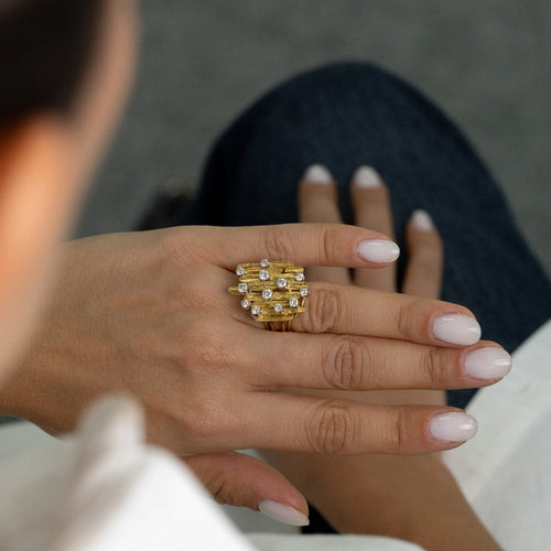 Bague 53 Bague vintage des années 1970 en or jaune texturé et diamants, 1 ct 58 Facettes