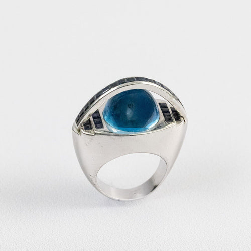 Bague 54 Bague œil en or blanc 18 carats, topaze bleue cabochon et saphirs baguette 58 Facettes
