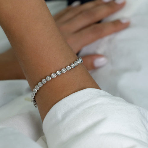 Bracelet Bracelet tennis en or blanc 18 carats, diamants 1,38 ct 58 Facettes