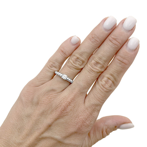 Bague 52 Van Cleef & Arpels - Bague solitaire Perlée en or blanc et diamant 58 Facettes 36071