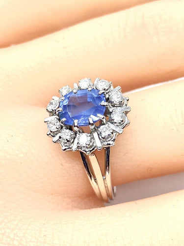 Bague 56 Bague marguerite en or blanc 18 carats, saphir de Ceylan et diamants 58 Facettes AB750