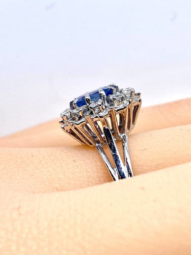 Bague 56 Bague marguerite en or blanc 18 carats, saphir de Ceylan et diamants 58 Facettes AB750