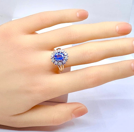 Bague 56 Bague marguerite en or blanc 18 carats, saphir de Ceylan et diamants 58 Facettes AB750