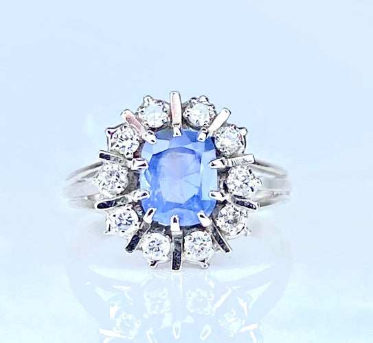 Bague 56 Bague marguerite en or blanc 18 carats, saphir de Ceylan et diamants 58 Facettes AB750