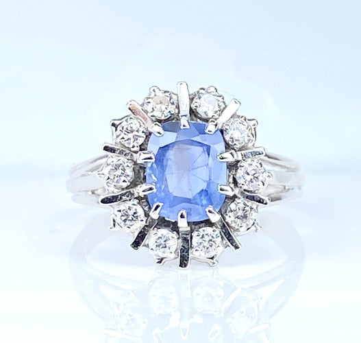 Bague 56 Bague marguerite en or blanc 18 carats, saphir de Ceylan et diamants 58 Facettes AB750