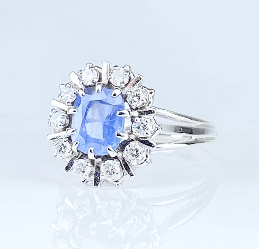 Bague 56 Bague marguerite en or blanc 18 carats, saphir de Ceylan et diamants 58 Facettes AB750