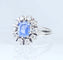 Bague 56 Bague marguerite en or blanc 18 carats, saphir de Ceylan et diamants 58 Facettes AB750