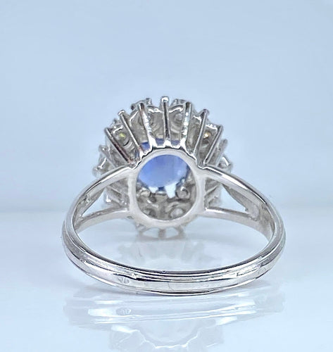 Bague 56 Bague marguerite en or blanc 18 carats, saphir de Ceylan et diamants 58 Facettes AB750