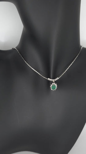 Collier MATY - Collier avec pendentif en or gris 750/1000, émeraude ovale et diamants taille brillant 58 Facettes Collier MATY