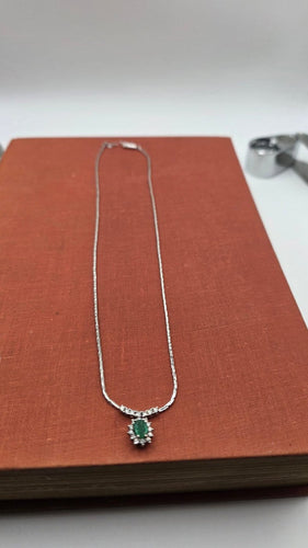 Collier MATY - Collier avec pendentif en or gris 750/1000, émeraude ovale et diamants taille brillant 58 Facettes Collier MATY