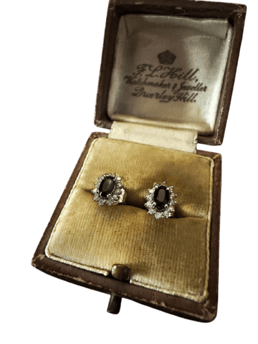Boucles d'oreilles Boucles d’oreilles ovales en or blanc, saphirs et diamants 58 Facettes Ref 4592AT