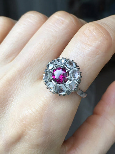 Bague 55.5 Bague marguerite en or blanc 18k, grenat rhodolite et diamants 58 Facettes 313