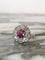 Bague 55.5 Bague marguerite en or blanc 18k, grenat rhodolite et diamants 58 Facettes 313
