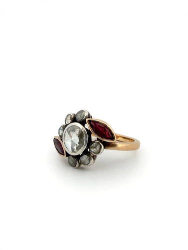 Bague 54 Bague cluster ancienne en or 18k, diamant central et rubis navette 58 Facettes 609/26 A SHD
