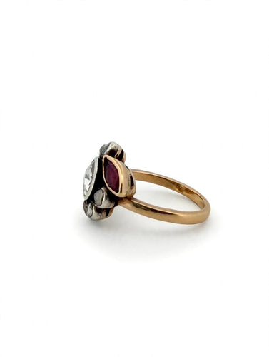 Bague 54 Bague cluster ancienne en or 18k, diamant central et rubis navette 58 Facettes 609/26 A SHD