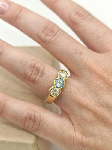 Bague 51.5 Bague trilogie en or jaune 18 ct, diamants et topaze bleue 58 Facettes CV-152