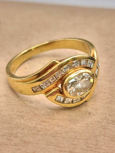 Bague 53.5 Bague vintage torsadée en or jaune 18 carats avec diamant ovale 58 Facettes CV-152