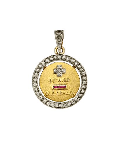 Pendentif A. Augis - Médaille d’amour en platine et or jaune, rubis et diamants 58 Facettes Augis R