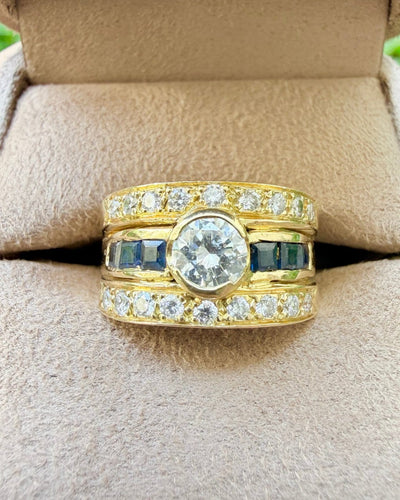 Bague 56 Bague bandeau en or jaune 18 carats, saphirs et diamants 58 Facettes qlqql