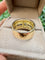 Bague 56 Bague bandeau en or jaune 18 carats, saphirs et diamants 58 Facettes qlqql