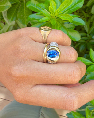 Bague 54 Bague jonc en or jaune, saphir et diamants 58 Facettes knckak
