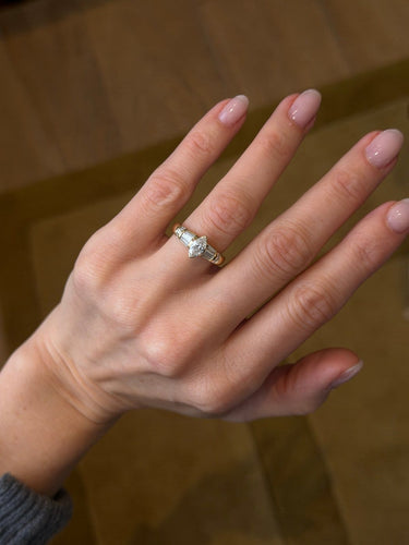 Bague 53 Bague en or jaune 18 carats avec diamants taille marquise 58 Facettes Bague marquise