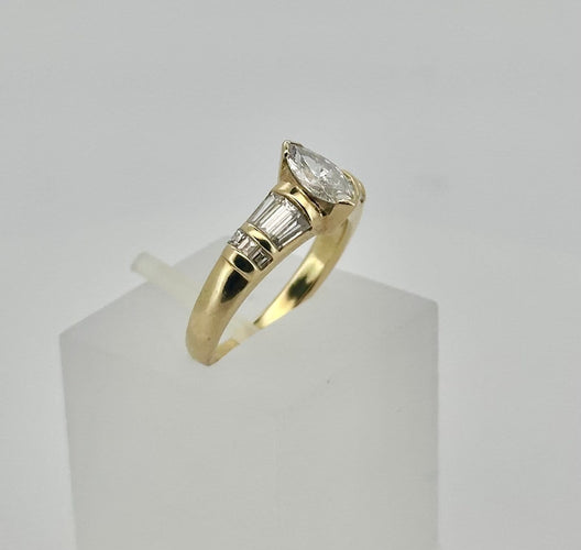 Bague 53 Bague en or jaune 18 carats avec diamants taille marquise 58 Facettes Bague marquise
