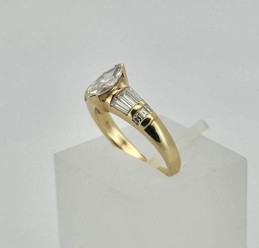 Bague 53 Bague en or jaune 18 carats avec diamants taille marquise 58 Facettes Bague marquise