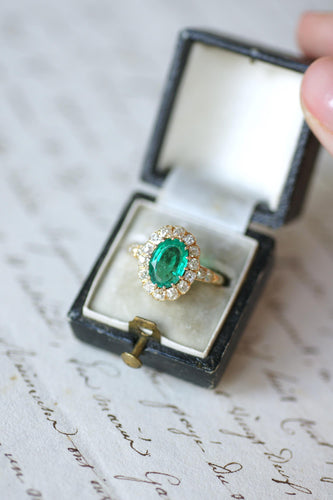 Bague 55 Bague marguerite ancienne en or jaune 18k, émeraude de Colombie et diamants 58 Facettes