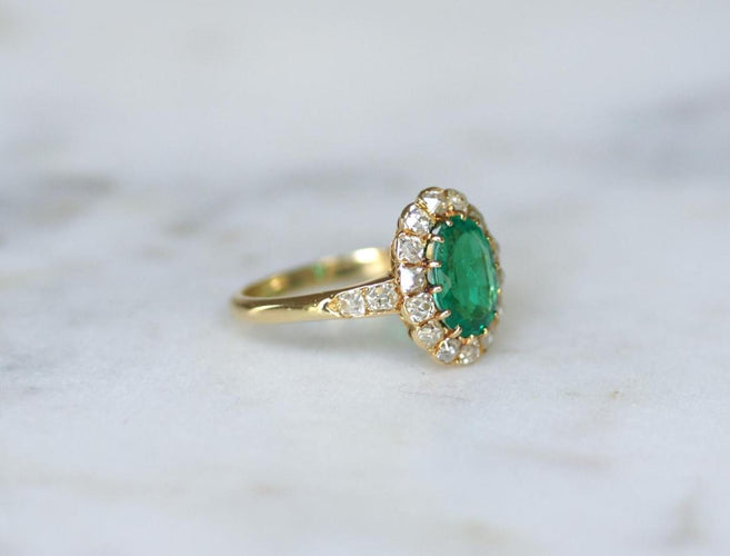 Bague 55 Bague marguerite ancienne en or jaune 18k, émeraude de Colombie et diamants 58 Facettes