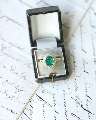 Bague 55 Bague marguerite ancienne en or jaune 18k, émeraude de Colombie et diamants 58 Facettes