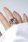 Bague 56 Bague chevalière Art déco en platine, rubis birmans et diamants 58 Facettes