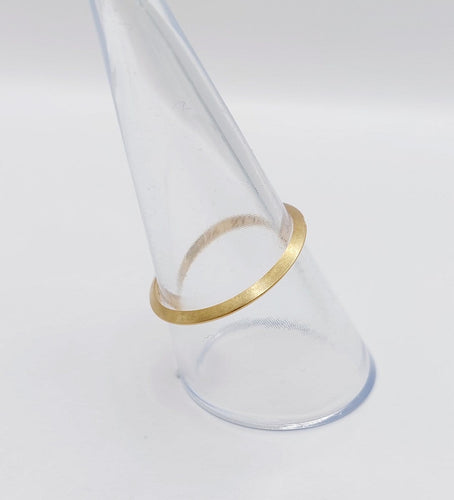 Bague 57 Bague jonc en or 18k biseautée, vers 1945 58 Facettes A08013