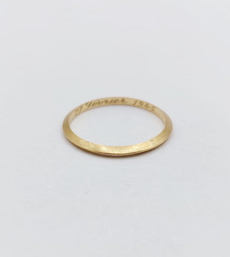 Bague 57 Bague jonc en or 18k biseautée, vers 1945 58 Facettes A08013