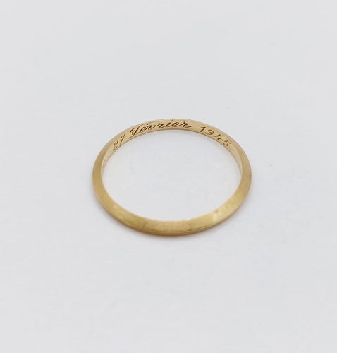 Bague 57 Bague jonc en or 18k biseautée, vers 1945 58 Facettes A08013