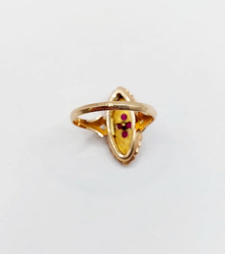 Bague 56 Bague marquise victorienne en or rose 18k, rubis et perles, vers 1890 58 Facettes A08014