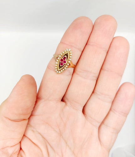 Bague 56 Bague marquise victorienne en or rose 18k, rubis et perles, vers 1890 58 Facettes A08014