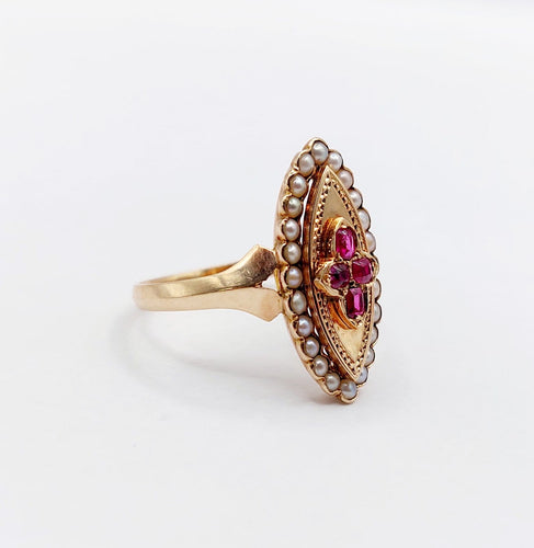 Bague 56 Bague marquise victorienne en or rose 18k, rubis et perles, vers 1890 58 Facettes A08014