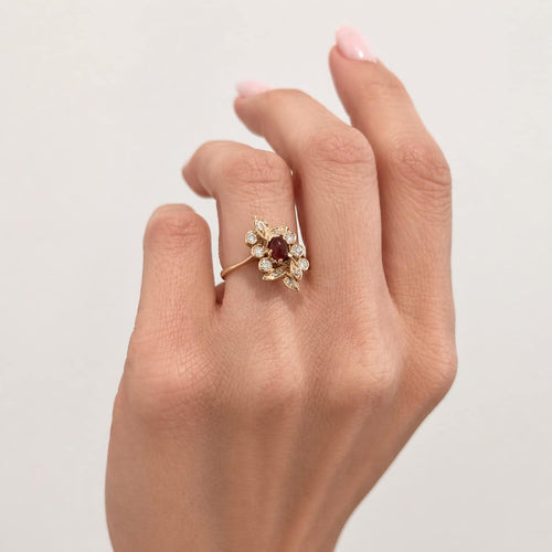Bague 55 Bague en or jaune 18 carats, rubis cabochon et diamants 58 Facettes 35964