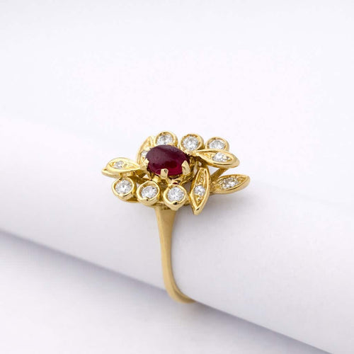 Bague 55 Bague en or jaune 18 carats, rubis cabochon et diamants 58 Facettes 35964