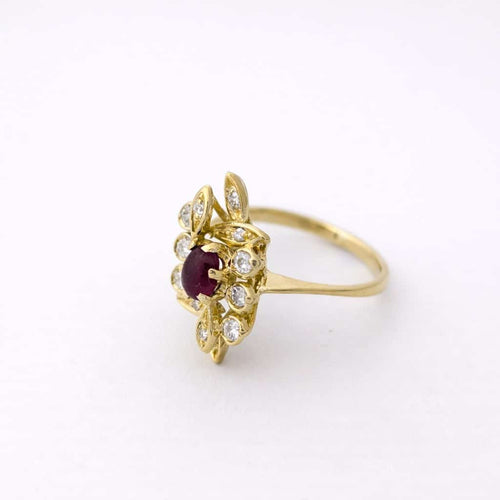 Bague 55 Bague en or jaune 18 carats, rubis cabochon et diamants 58 Facettes 35964