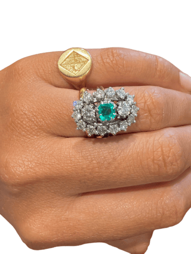 Bague 50 Bague marquise en or blanc et platine, émeraude et diamants 58 Facettes vzvzlzl