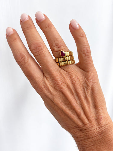 Bague 52 Bulgari Serpenti Tubogas - Bague vintage à trois rangs en or jaune 18k avec rubis 58 Facettes