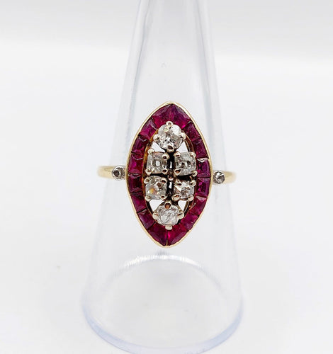 Bague 56 Bague marquise Art déco en or 18k, diamants taille ancienne et rubis calibrés 58 Facettes A08023