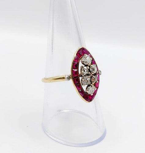 Bague 56 Bague marquise Art déco en or 18k, diamants taille ancienne et rubis calibrés 58 Facettes A08023