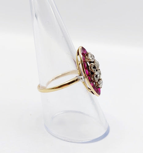 Bague 56 Bague marquise Art déco en or 18k, diamants taille ancienne et rubis calibrés 58 Facettes A08023