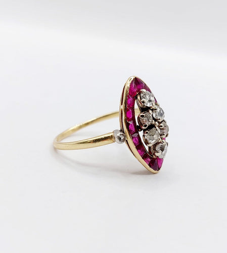 Bague 56 Bague marquise Art déco en or 18k, diamants taille ancienne et rubis calibrés 58 Facettes A08023