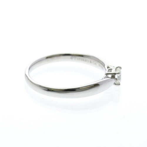Bague 52 Tiffany & Co. - Bague solitaire Harmony en platine avec diamant taille brillant 58 Facettes bsvh16jza5