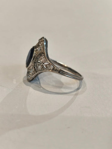 Bague 54 Bague Art déco marquise en platine, saphir synthétique et diamants 58 Facettes 01384