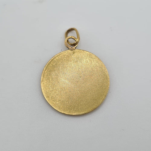 Pendentif Pendentif médaillon rond en or jaune 18 carats, femme portant une cruche 58 Facettes #2087
